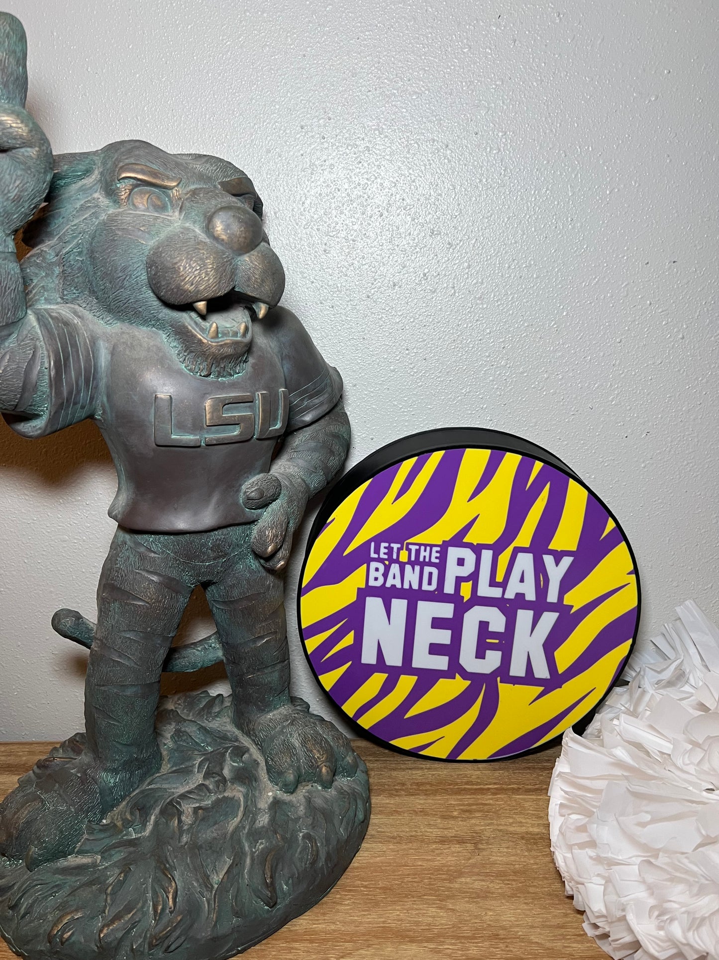 LSU let the band play neck